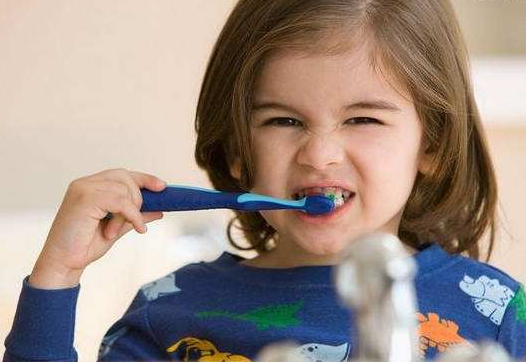 月子中心加盟,宝宝什么时候开始刷牙？